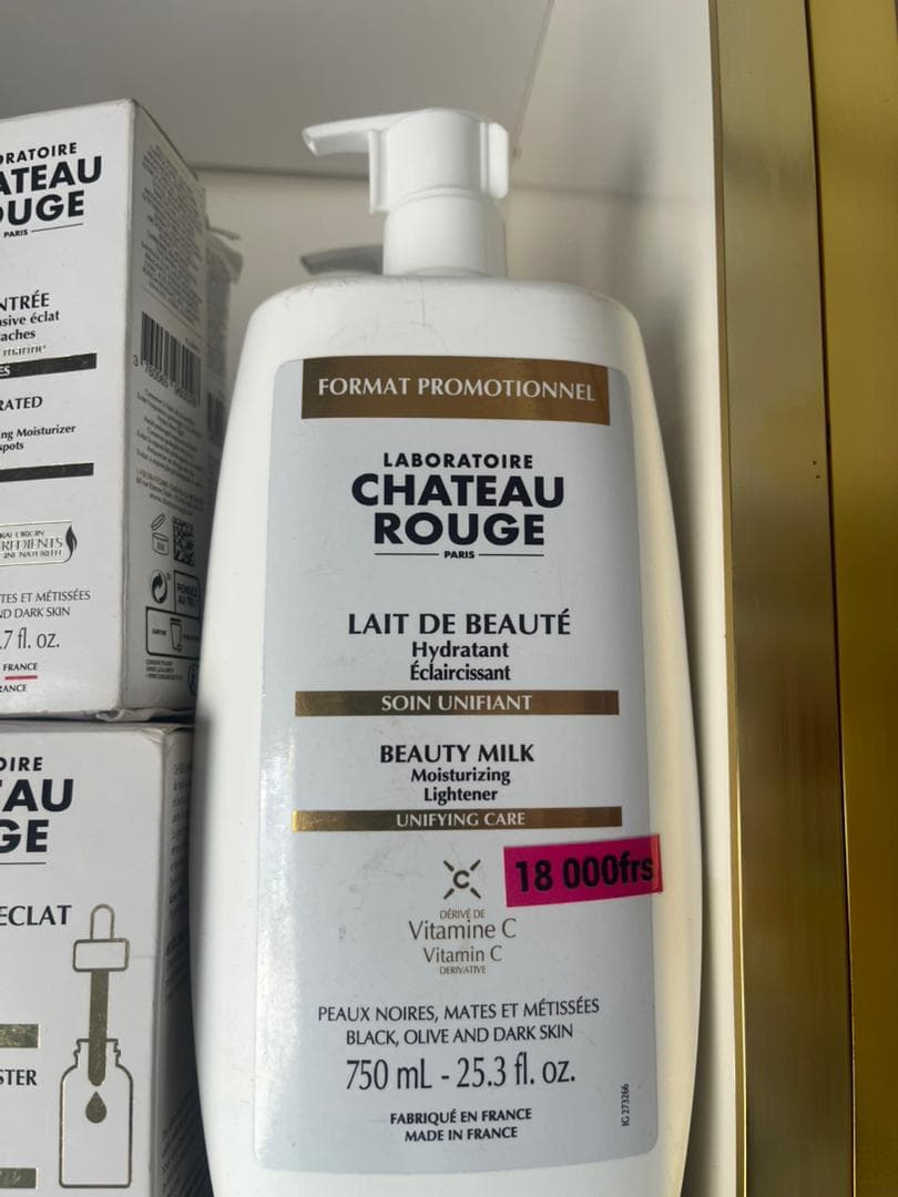 Laboratoire Château Rouge Paris Lait de Beauté Hydratant Éclaircissant dérivé de vitamine C, flacon 750 ml format promotionnel