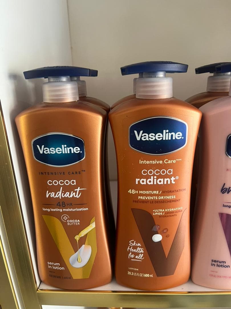 Vaseline Intensive Care Cocoa Radiant 48H sérum en lotion au beurre de cacao, flacon pompe 600 ml